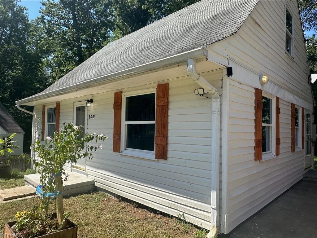 Stick/Site Built at 1005 William Drive, Winston-Salem NC 27107, Winston-Salem, photo 4 of 35