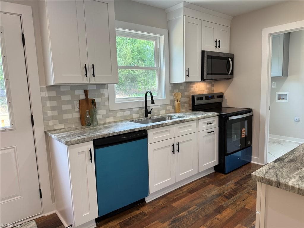 Stick/Site Built at 315 Small Street, Thomasville NC 27360, photo 4 of 22