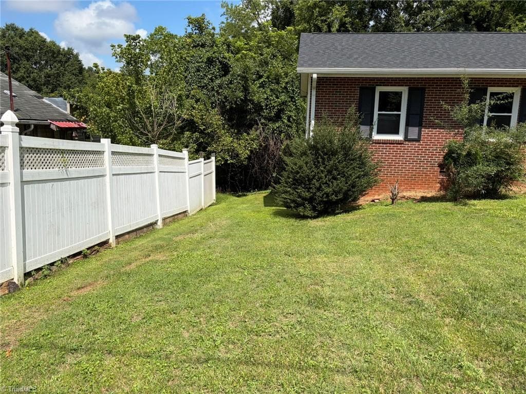 Stick/Site Built at 308 K Street, North Wilkesboro NC 28659, North Wilkesboro, photo 14 of 16