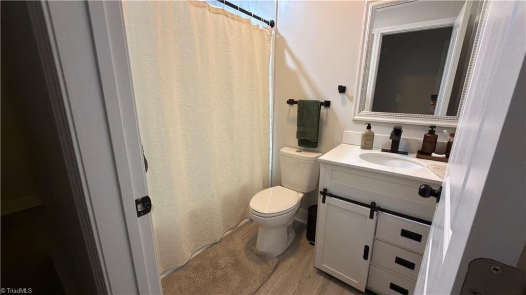 Stick/Site Built at 3632 Old Vineyard Road, Winston-Salem NC 27104, Winston-Salem, photo 6 of 8