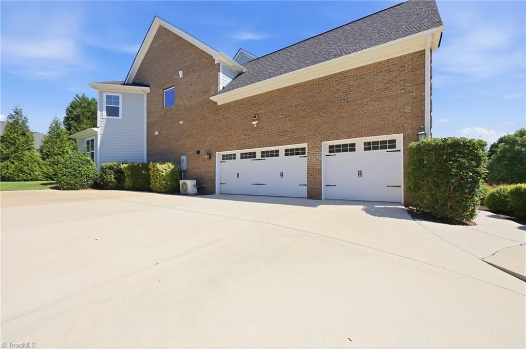 Stick/Site Built at 4403 Bonnie Loch Drive, Burlington NC 27215, Burlington, photo 7 of 100