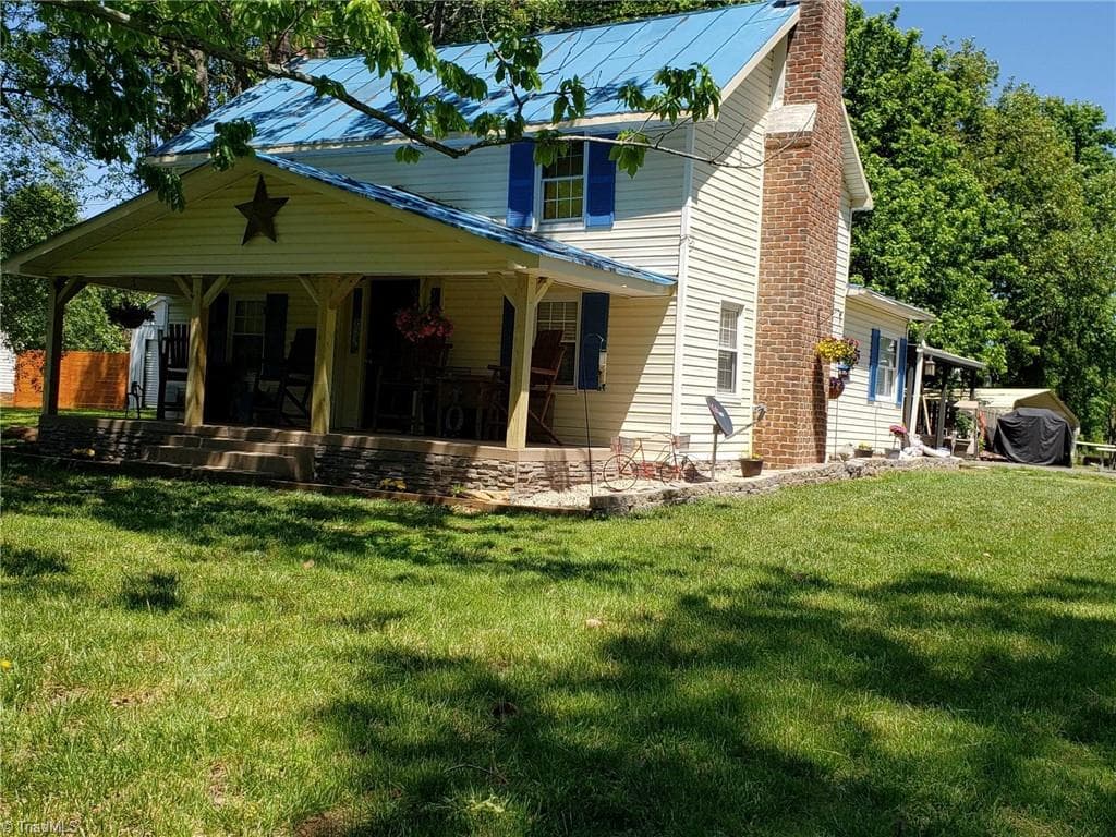 6937 NC Highway 66 S, King NC 27021