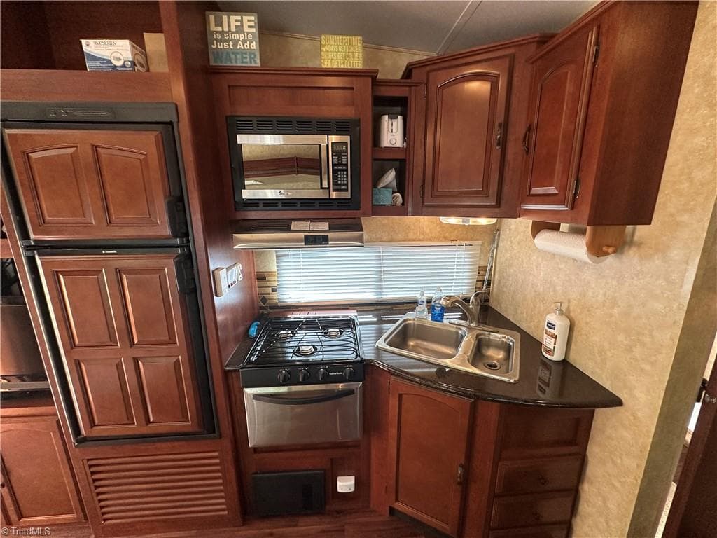 Manufactured Home at 139 Pier Avenue, New London NC 28127, New London, photo 12 of 50