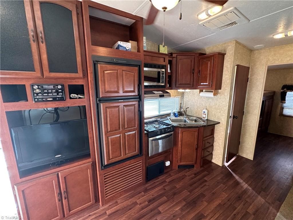Manufactured Home at 139 Pier Avenue, New London NC 28127, New London, photo 9 of 50