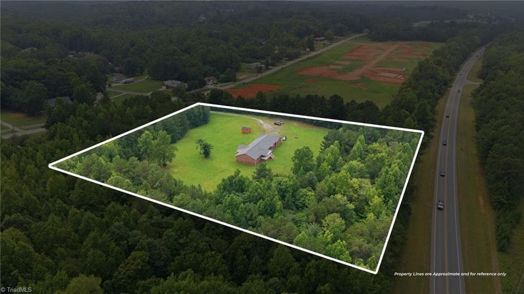 Stick/Site Built at 2052 Kennedy Road, Thomasville NC 27360, Thomasville, photo 4 of 41