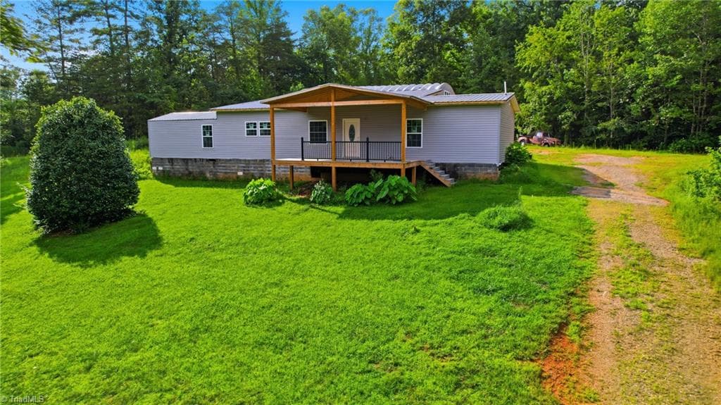 Manufactured Home at 209 Bruno Lane, Boomer NC 28606, photo 2 of 40