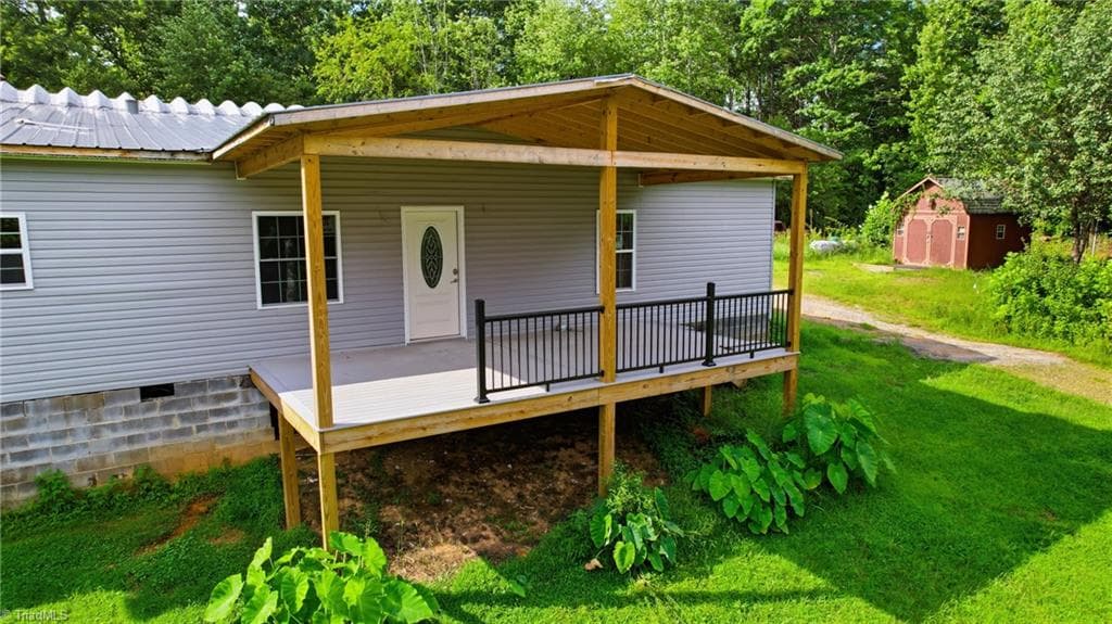 Manufactured Home at 209 Bruno Lane, Boomer NC 28606, photo 5 of 40