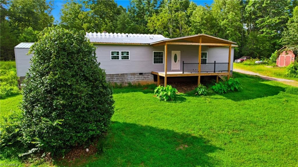 Manufactured Home at 209 Bruno Lane, Boomer NC 28606, photo 4 of 40