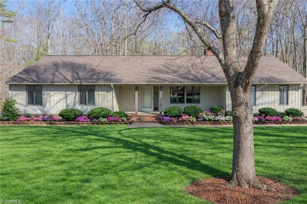 682 Cecil Street, Thomasville NC 27360