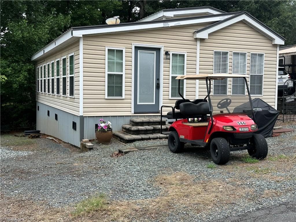 Manufactured Home at 108 Humming bird Circle, New London NC 28127, photo 33 of 50