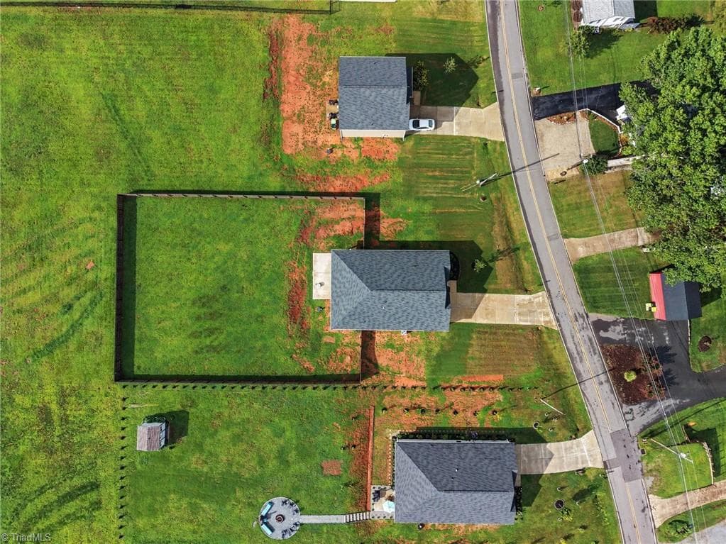Stick/Site Built at 620 Hickory Point Drive, Lexington NC 27292, photo 23 of 28