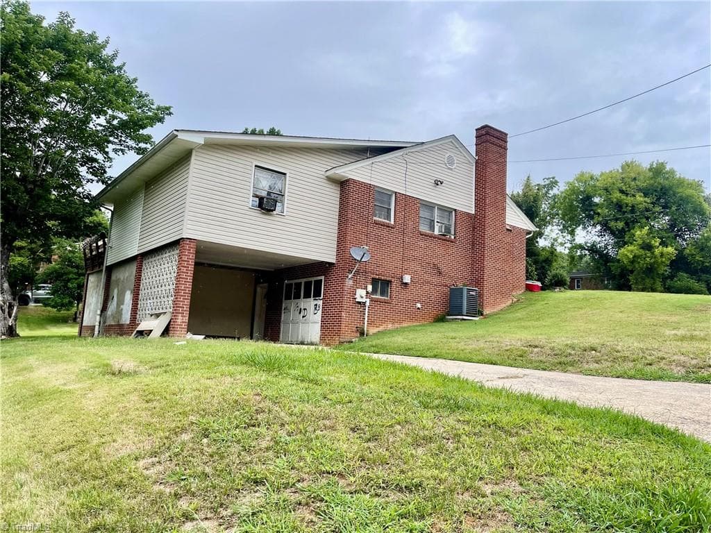 Stick/Site Built at 901 10th Street, North Wilkesboro NC 28659, North Wilkesboro, photo 5 of 26