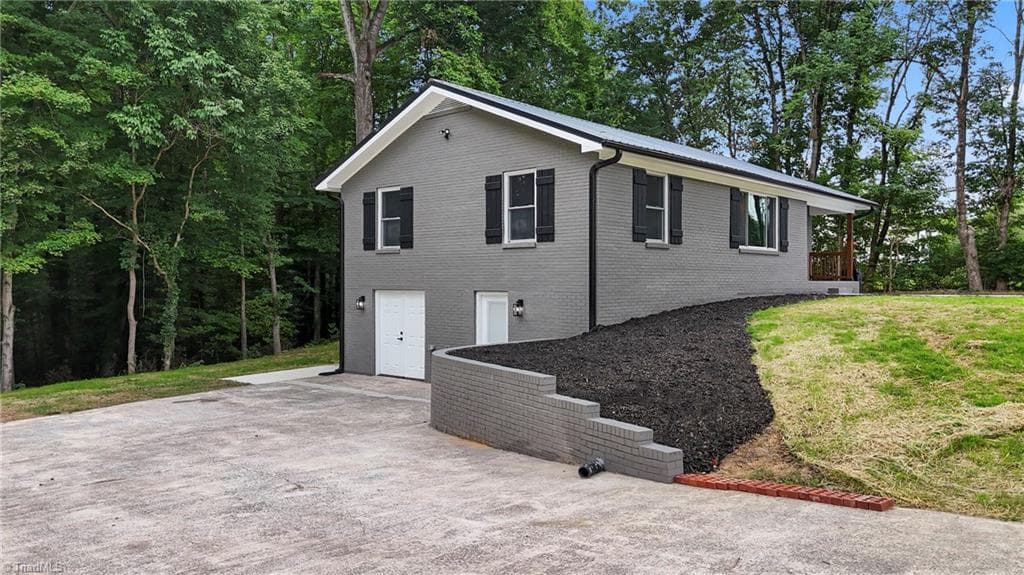 Stick/Site Built at 1855 Stemp Everhart Road, Thomasville NC 27360, photo 4 of 34