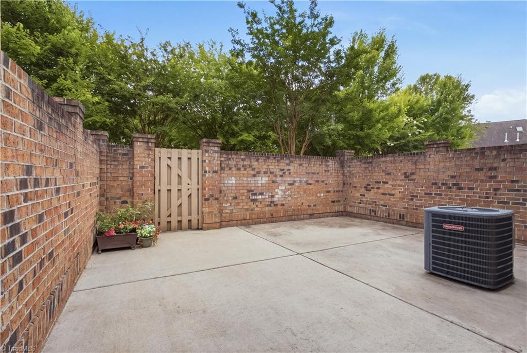 Stick/Site Built at 752 Carneros Circle, High Point NC 27265, photo 6 of 33