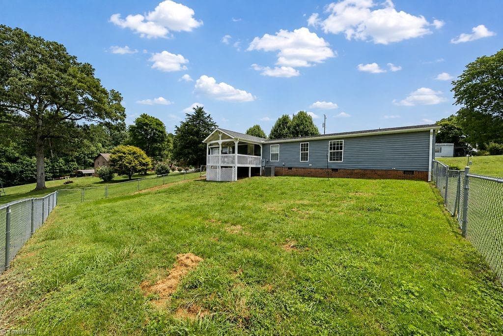 Manufactured Home at 327 E Carter Mill Road, Elkin NC 28621, Elkin, photo 39 of 42