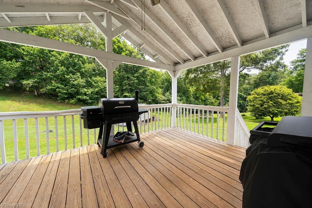 Manufactured Home at 327 E Carter Mill Road, Elkin NC 28621, Elkin, photo 37 of 42