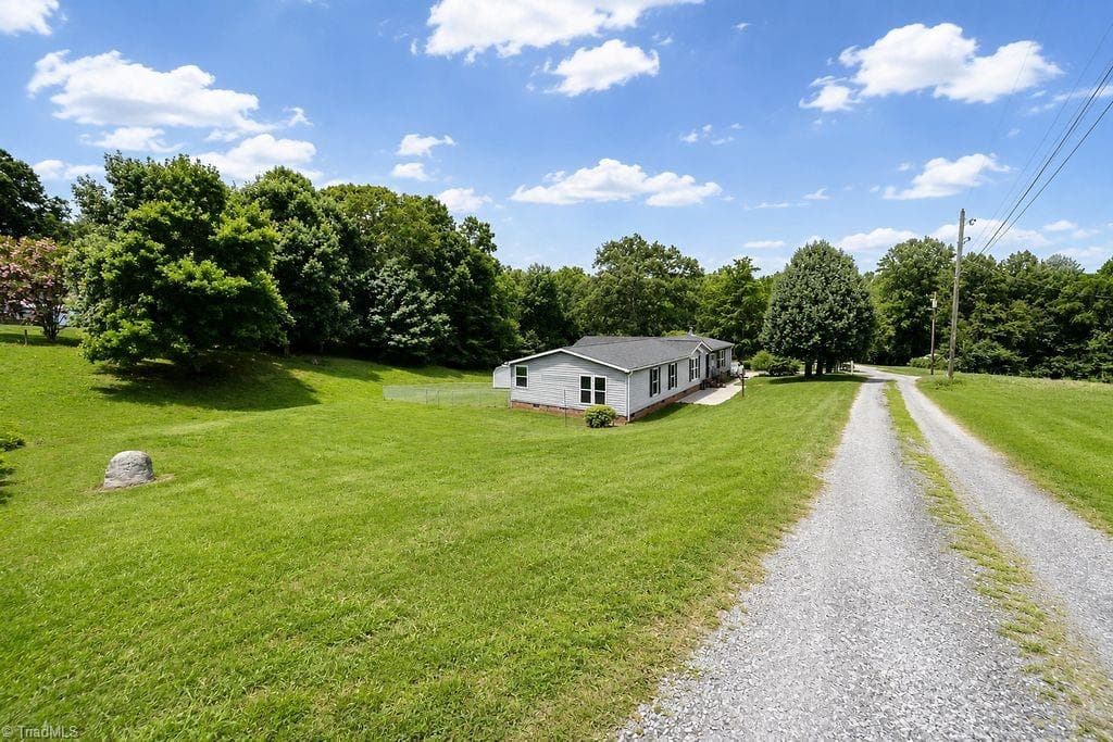 Manufactured Home at 327 E Carter Mill Road, Elkin NC 28621, Elkin, photo 41 of 42