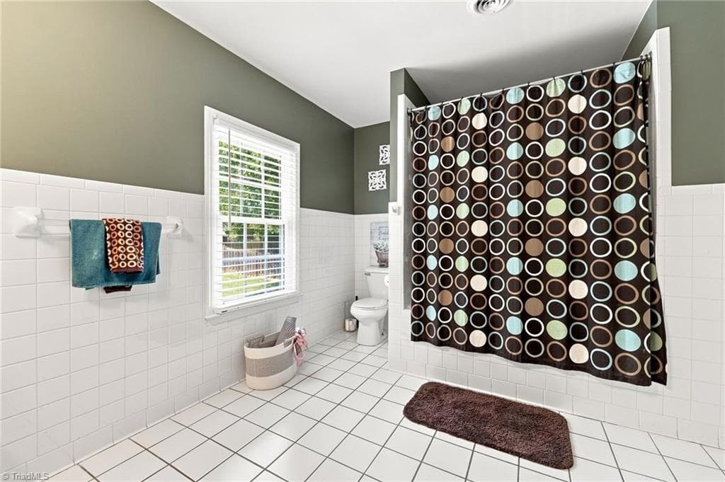 Stick/Site Built at 2019 La Dora Drive, High Point NC 27265, photo 33 of 49