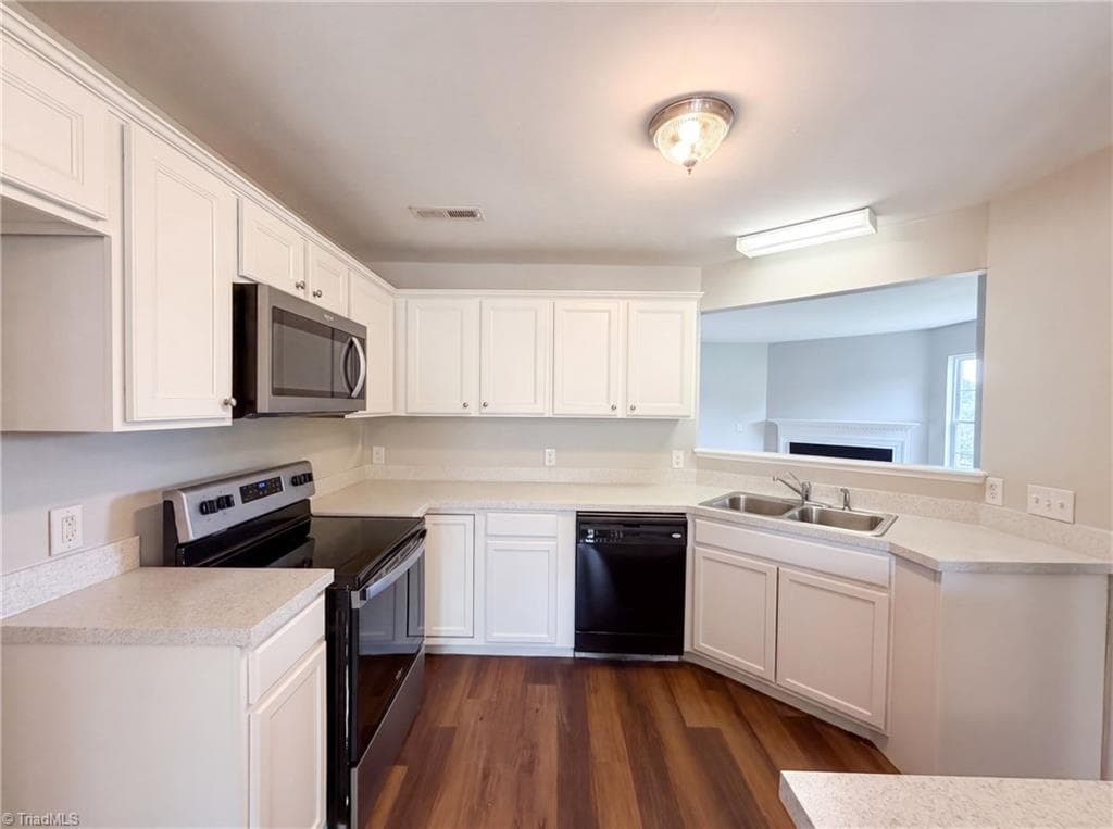 Stick/Site Built at 112 Rockbridge Court, Kernersville NC 27284, photo 2 of 26