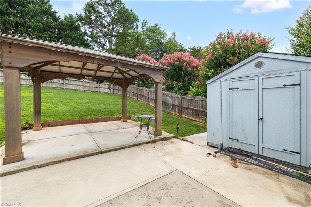 Stick/Site Built at 3540 Lamplight Way, High Point NC 27265, photo 30 of 35