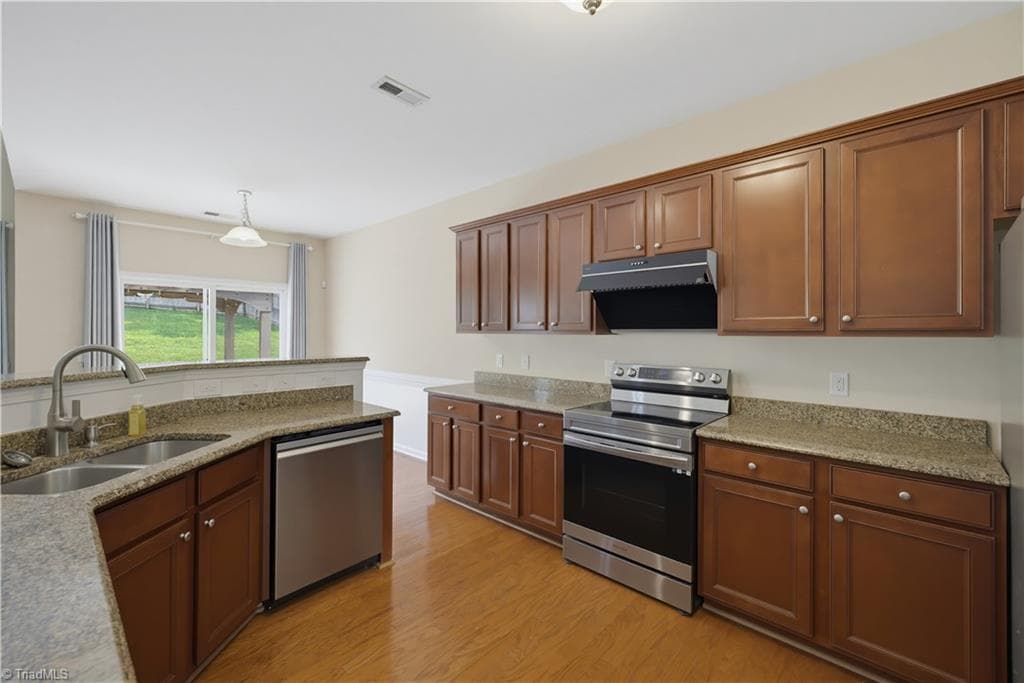 Stick/Site Built at 3540 Lamplight Way, High Point NC 27265, photo 14 of 35