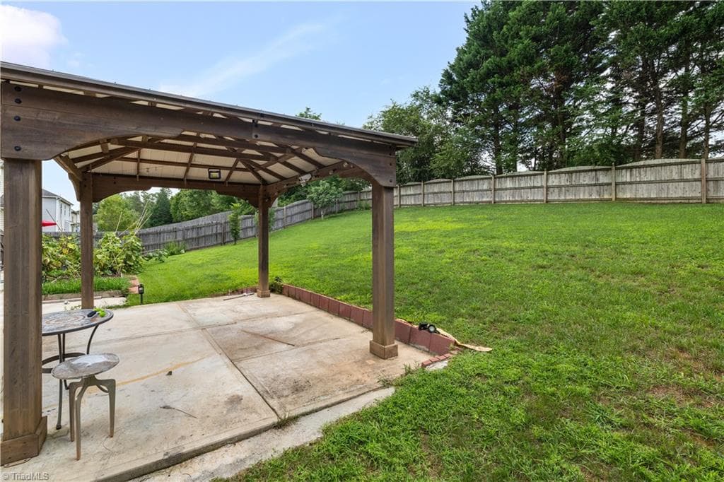 Stick/Site Built at 3540 Lamplight Way, High Point NC 27265, photo 8 of 35