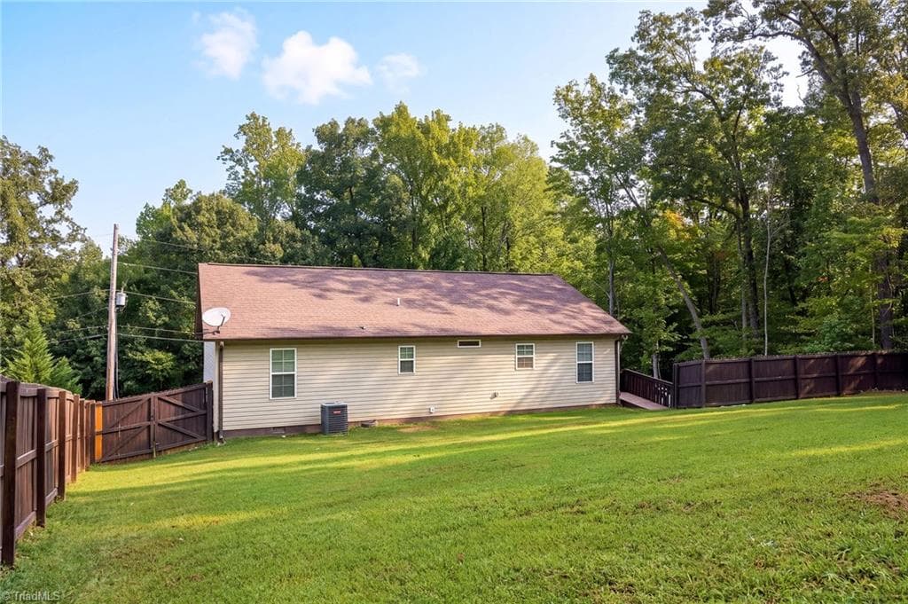 Stick/Site Built at 133 Lake Drive 9, Lexington NC 27292, Lexington, photo 23 of 28