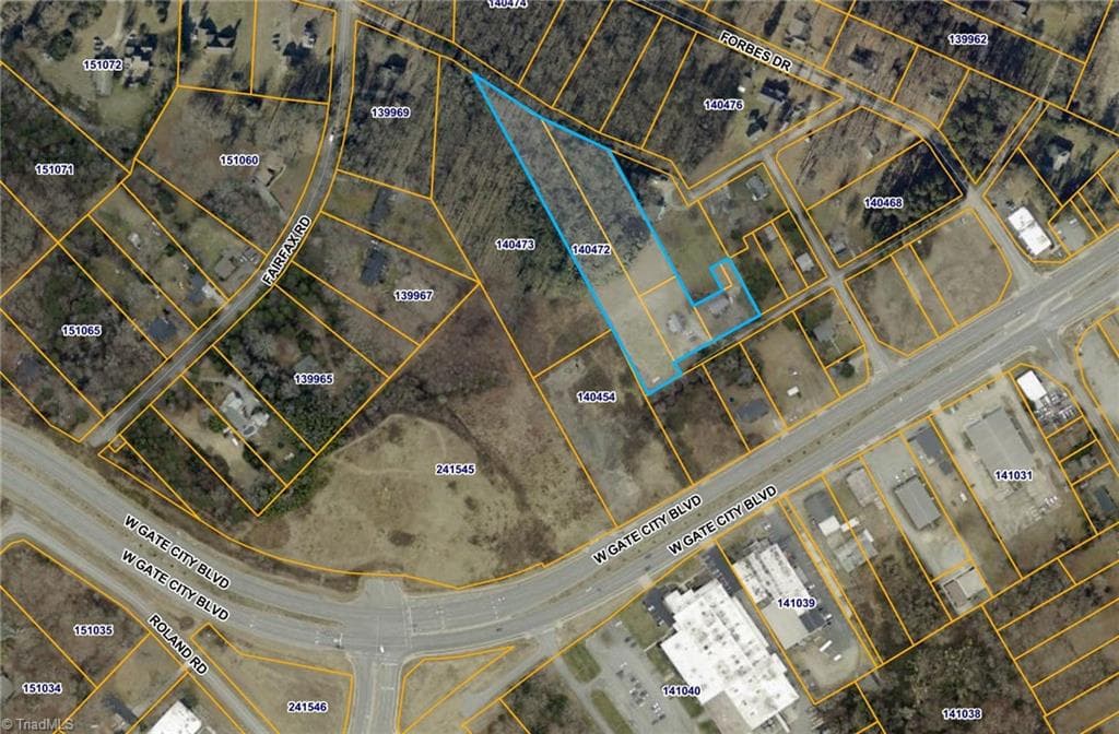 Remarks at 4906 & 4908 Kitty Hawk Road, Greensboro NC 27407, Greensboro, photo 2 of 35