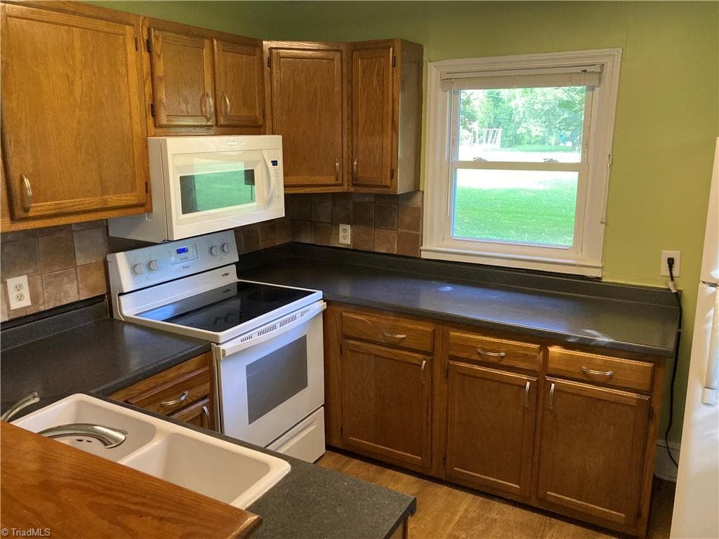Remarks at 4906 & 4908 Kitty Hawk Road, Greensboro NC 27407, Greensboro, photo 10 of 35