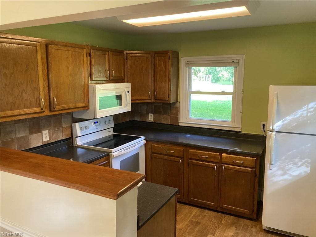 Remarks at 4906 & 4908 Kitty Hawk Road, Greensboro NC 27407, Greensboro, photo 8 of 35