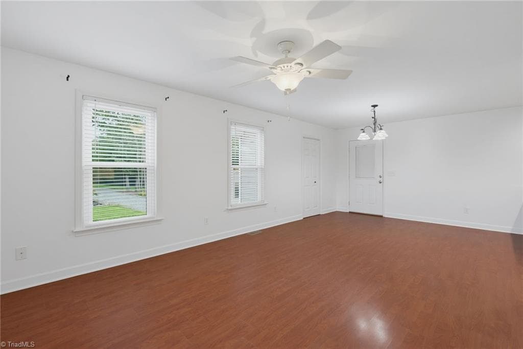 Guest House Family Room - 1819 Merritt Trail, Burlington NC 27217, Burlington