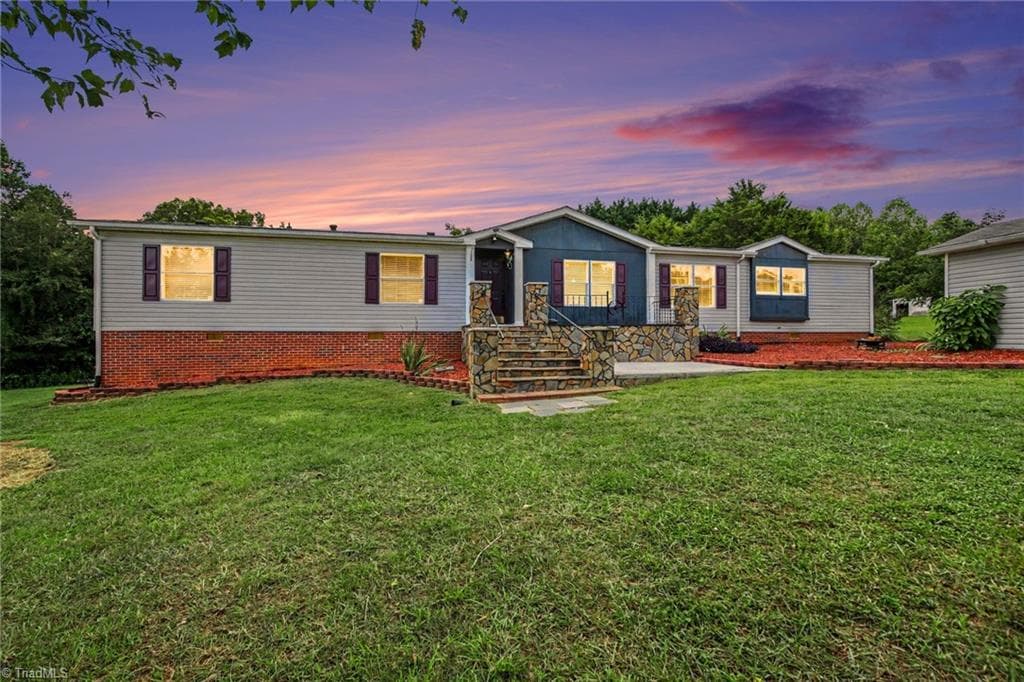 1060 Knobview Lane, Pilot Mountain NC 27041