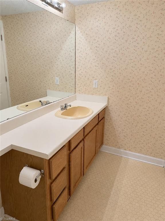 Stick/Site Built at 324 Meadows Circle, Winston-Salem NC 27104, Winston-Salem, photo 9 of 11