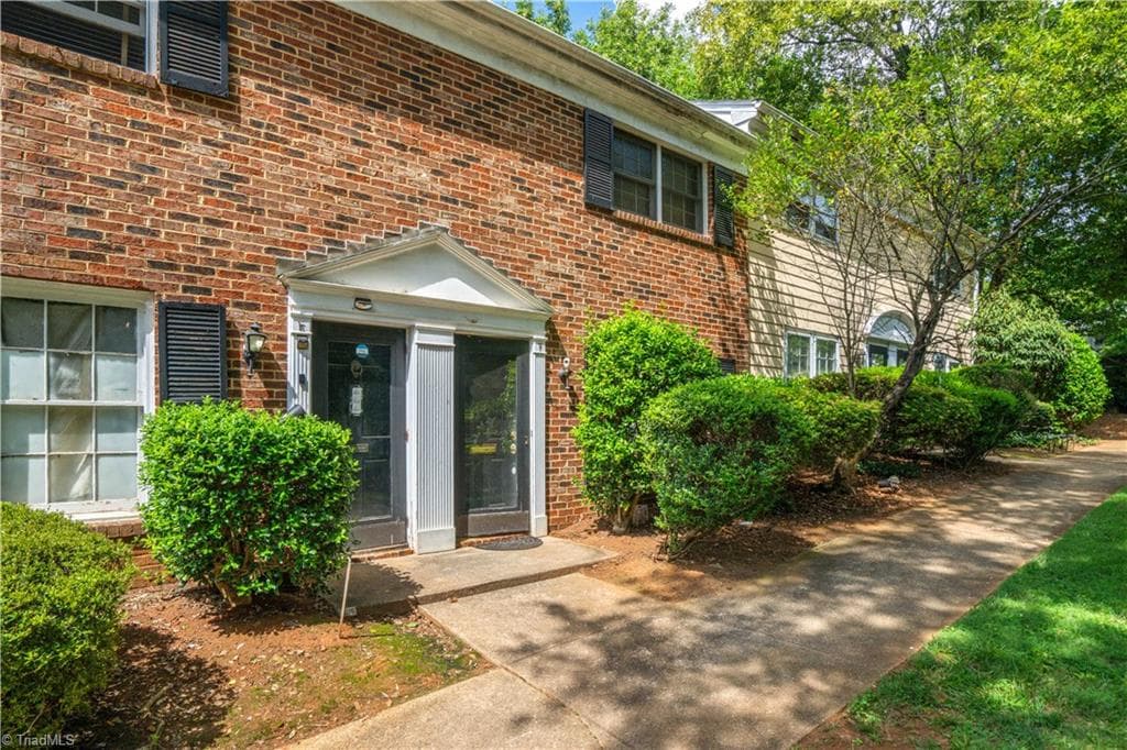 2811 Bleeker Square # F, Winston-Salem NC 27106