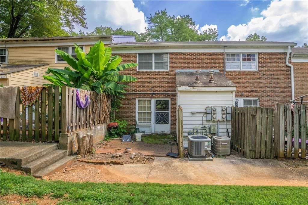 Stick/Site Built at 2811 Bleeker Square # F, Winston-Salem NC 27106, Winston-Salem, photo 9 of 10