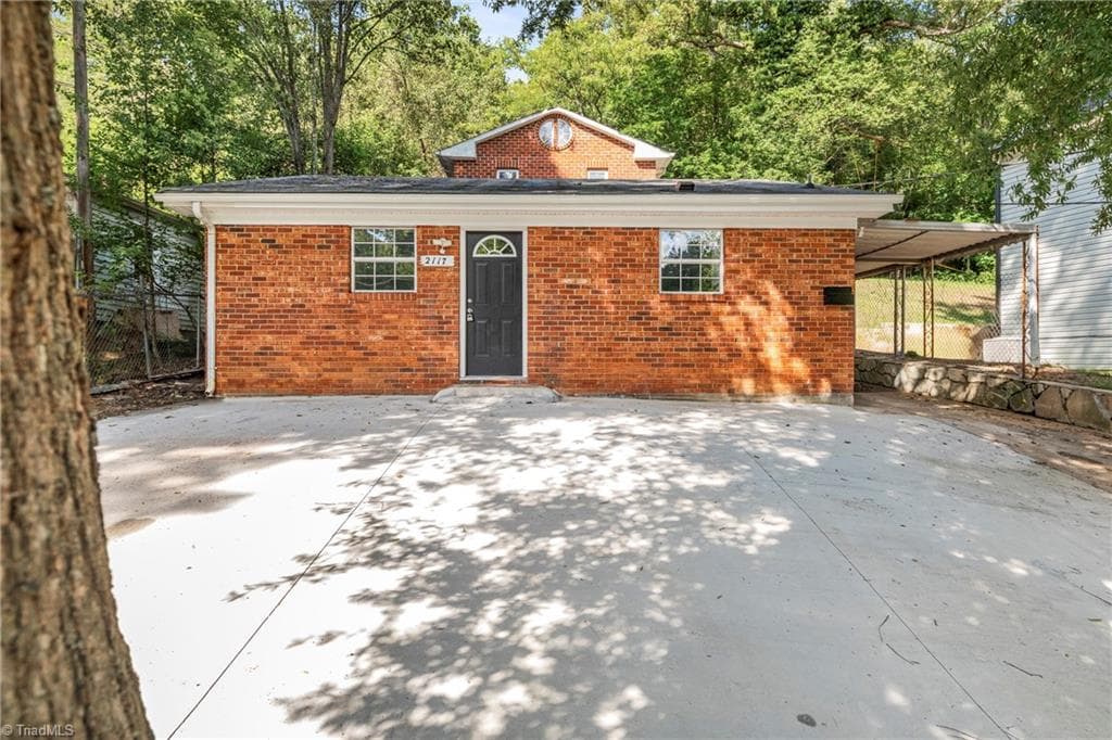 2117 Bowen Boulevard, Winston-Salem NC 27105