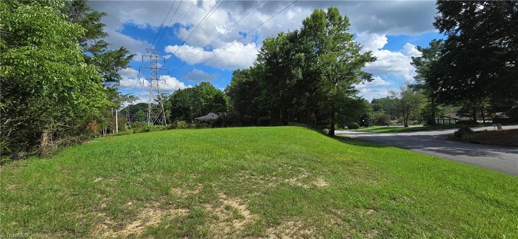Single Family Residence at 1200 Gatehouse Road, High Point NC 27262, High Point, photo 9 of 24