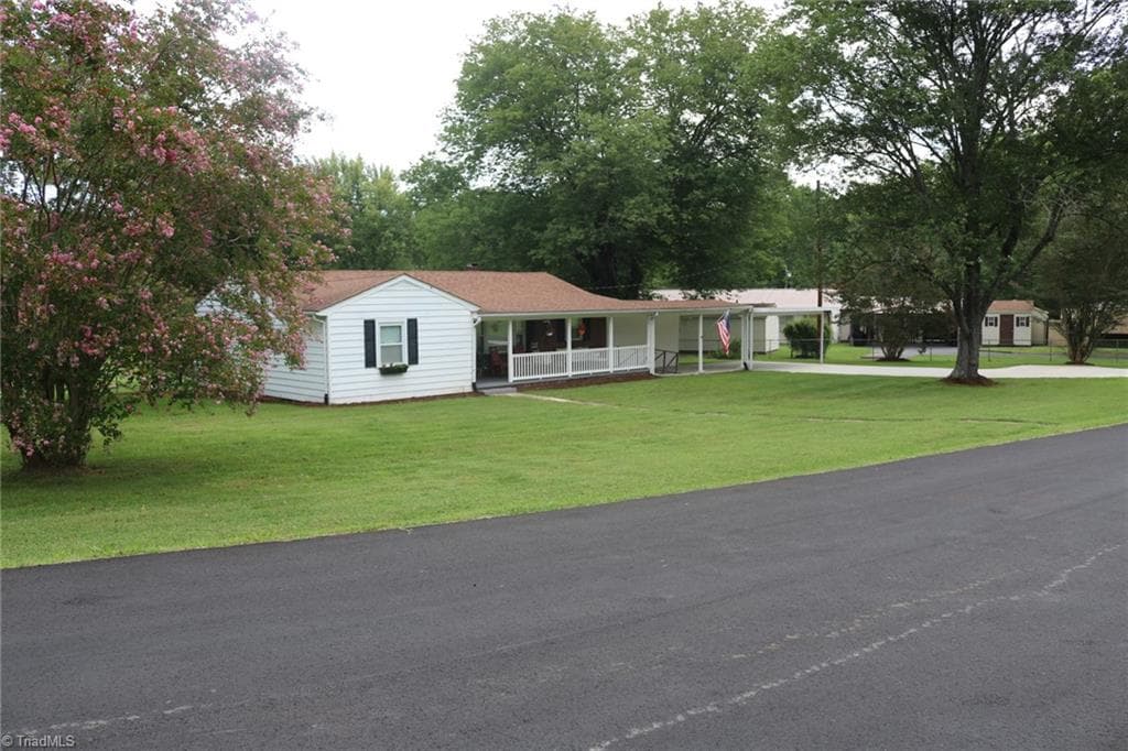 106 Mohawk Drive, King NC 27021