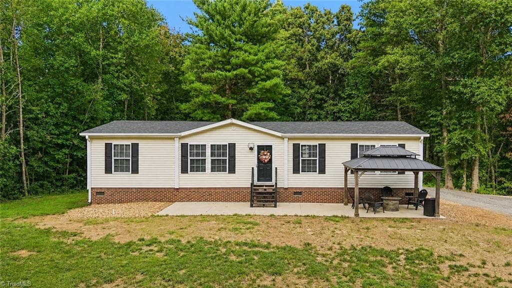 Manufactured Home at 1930 Elk Shoals Church Loop, Stony Point NC 28676, photo 2 of 38