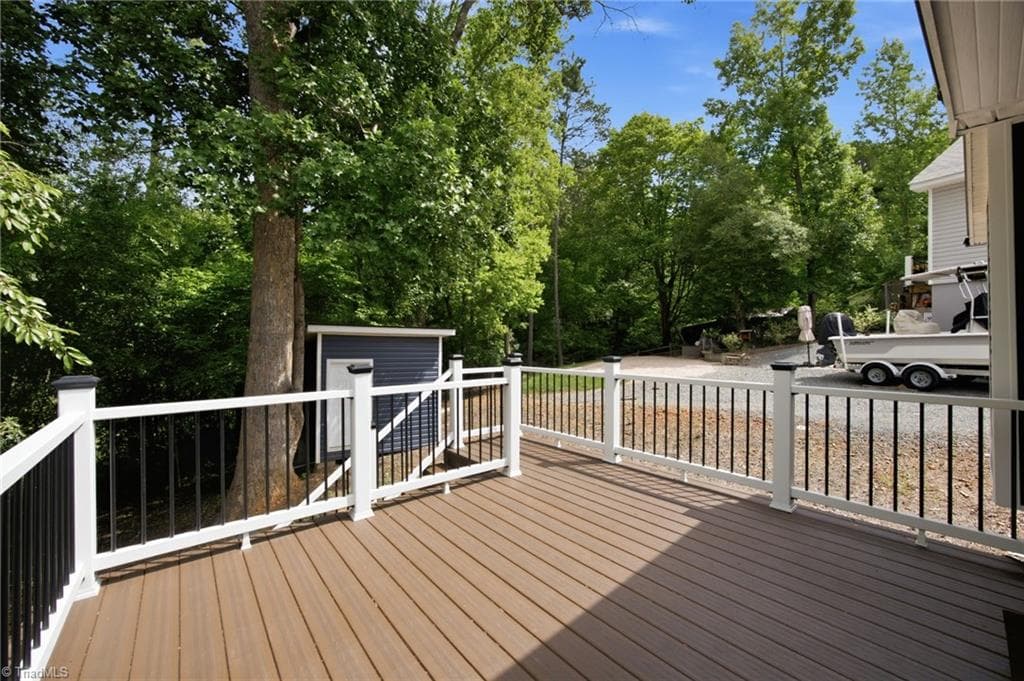 Manufactured Home at 151 Dogwood Circle, New London NC 28127, New London, photo 5 of 44