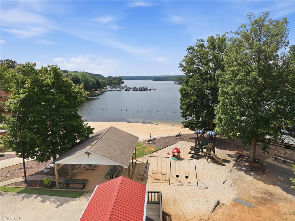Manufactured Home at 151 Dogwood Circle, New London NC 28127, New London, photo 10 of 44