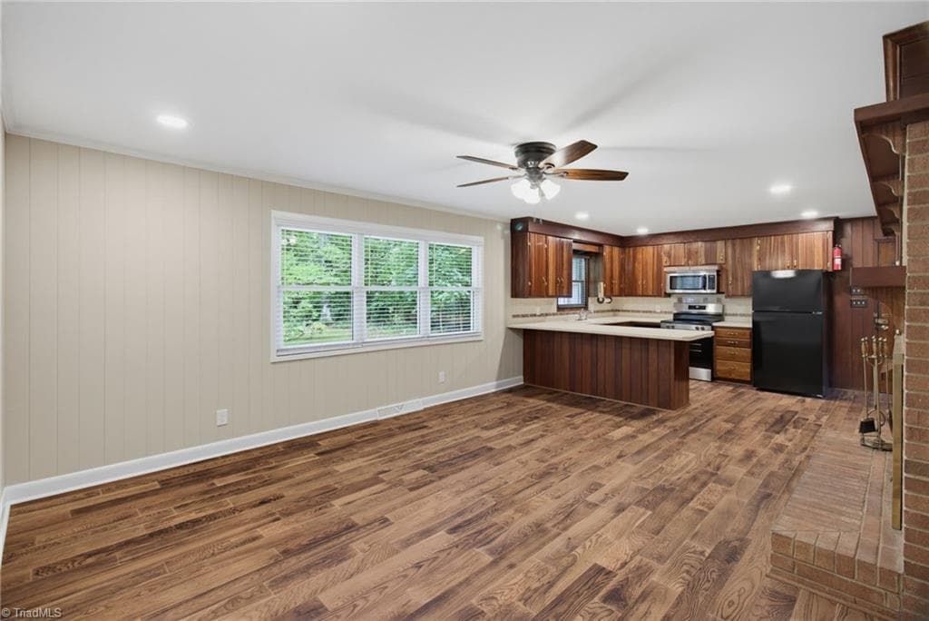 Stick/Site Built at 117 Buena Vista Avenue, High Point NC 27265, photo 7 of 29