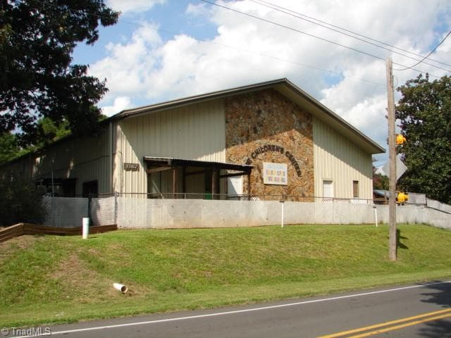 1267 E Salisbury Street, Asheboro NC 27203