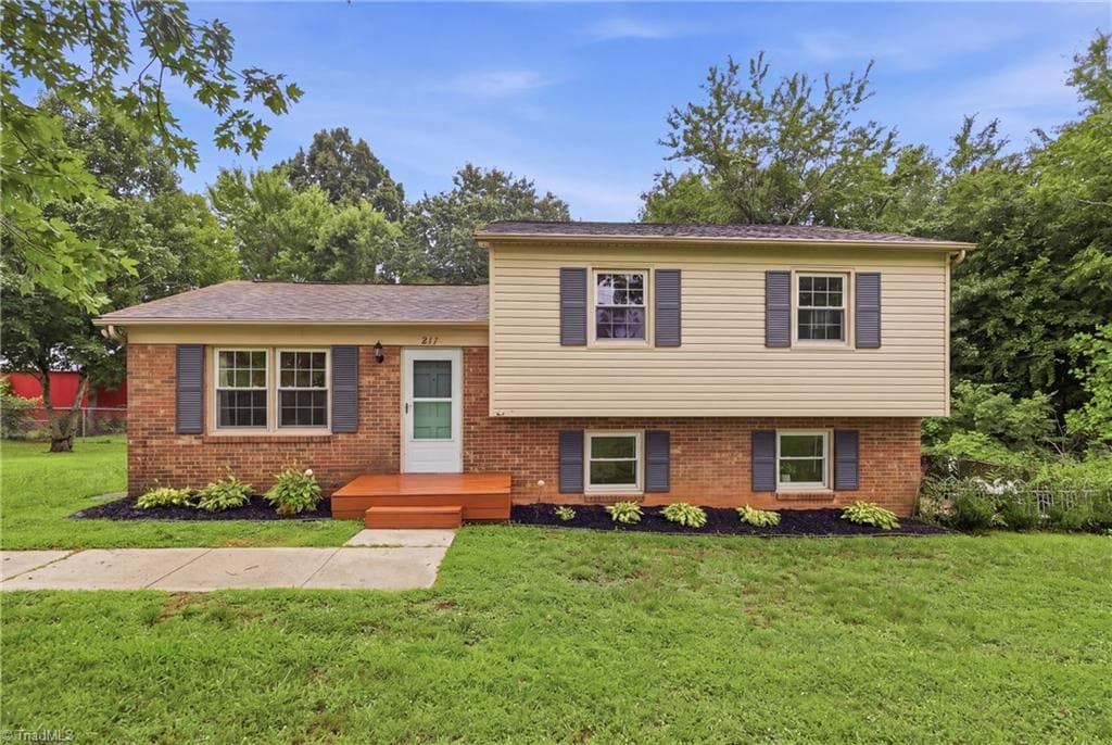 211 Yorktown Road, Kernersville NC 27284
