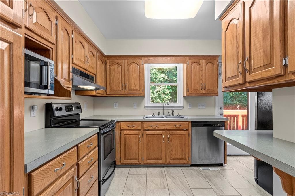 Stick/Site Built at 6045 Stone Bluff Drive, Clemmons NC 27012, photo 7 of 46