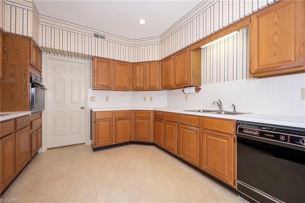 Stick/Site Built at 144 Warwicke Place, Bermuda Run NC 27006-8506, Bermuda Run, photo 11 of 47