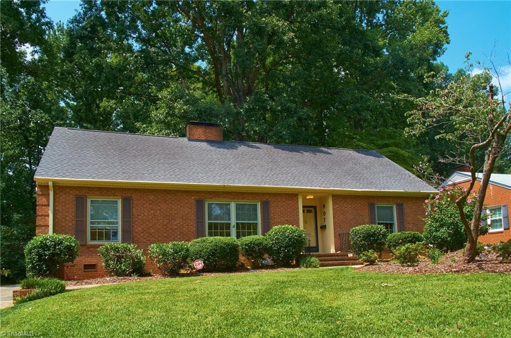 Stick/Site Built at 907 Onslow Drive, Greensboro NC 27408, photo 2 of 50