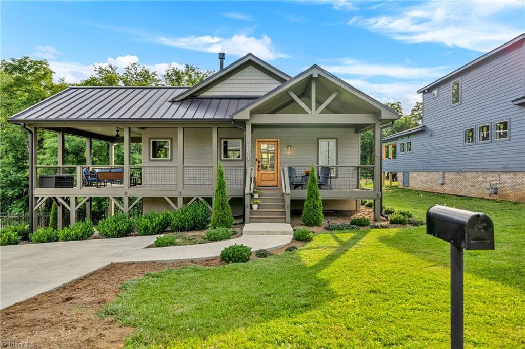 806 Hillcrest Avenue, West Jefferson NC 28694