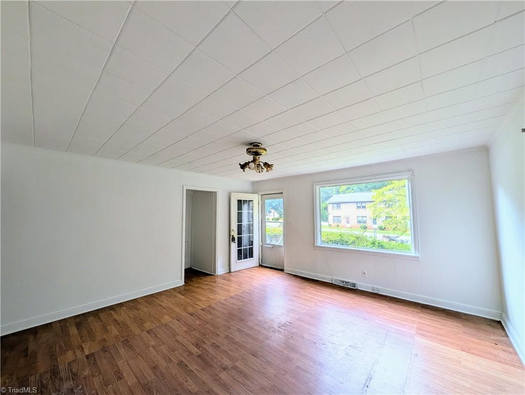 Stick/Site Built at 1514 Glenside Drive, Greensboro NC 27405, photo 3 of 11