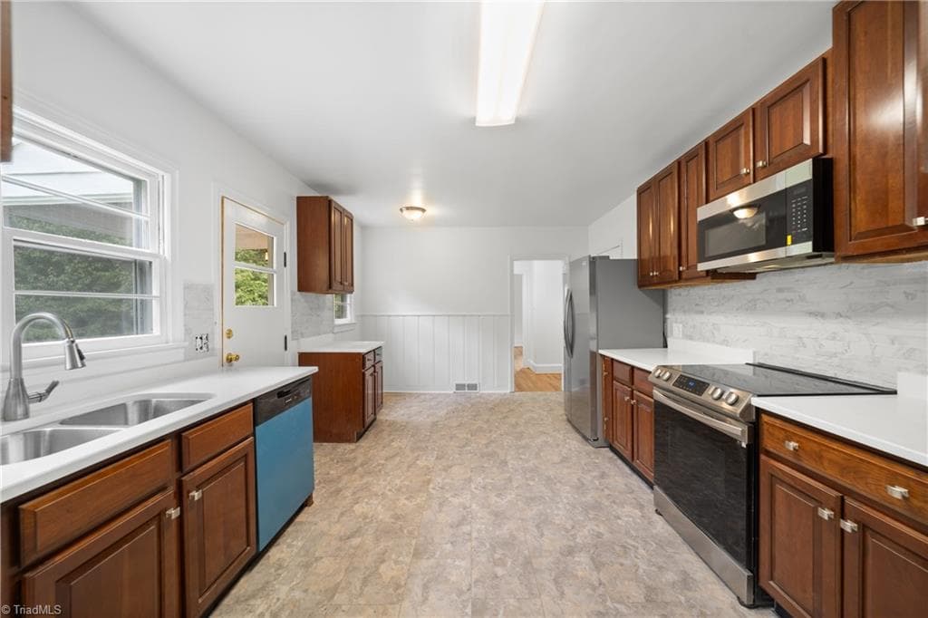 Stick/Site Built at 3563 Milhaven Road, Winston-Salem NC 27106, Winston-Salem, photo 10 of 43